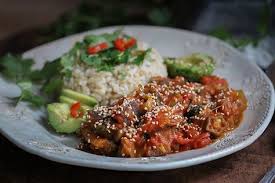 Auberginen Okra Curry Mit Braunem Reis Und Koriander Veggies Vegan Rezept Okra Curry Vegetarische Gerichte Auberginen