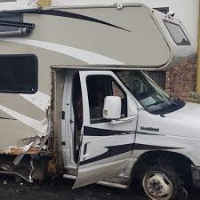 Klamath Falls man attempts to elude deputies in motorhome