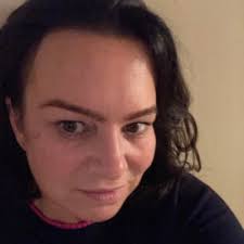 Lizzy Wood (@Lizzyloo88)