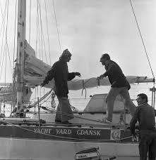 Urodziła się w warszawie, po wojnie rodzina przeniosła się do ostródy. Maiaucvkgtqnlm