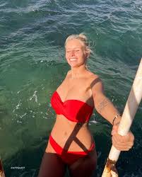 Carina Spack Topless and Sexy Photo Collection - Fappenist