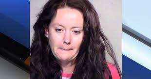 PD: Woman uses 2 kids to steal from Valley store