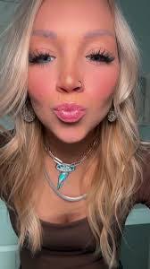 Debbie Beckett's Instagram, Twitter & Facebook