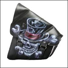Weiterführende links zu schwingentasche links staight schwarz. Schwingentasche Oswald Unikat Fur Fur Harley Davidson Softail Piratebusiness