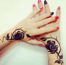 50 Eye Catching Wrist Tattoo Ideas Cuded Henna Inspired Tattoos Cool Wrist Tattoos Wrist Henna