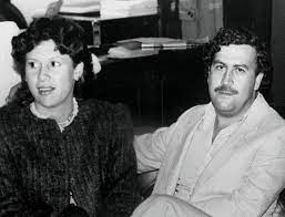 Pablo escobar, el narcotraficante más poderoso y sangriento de su época, fue abatido el 2 de diciembre de 1993 por el bloque de casi 23 años después de la muerte de escobar muchos todavía se preguntan quién está detrás de su muerte. J Ai Epouse Un Monstre Vingt Ans Dans L Ombre De Pablo Escobar