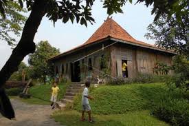 Rumah joglo adalah rumah adat jawa tengah yang paling terkenal. Wisata Rumah Joglo Antara News Kalimantan Barat