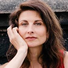 Jennifer Arnold, singer