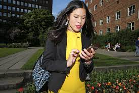 Bildet er tatt rett etter asfaltstripa ble lagt foran rådhuset, som en byråd lan marie nguyen berg mangler evne til å bruke folks penger med vett og omhu, og det er elendig miljøpolitikk. Lan Marie Berg Trues Med Mistillit Tok Selvkritikk I Mote Vg