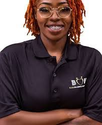 Kellie Poe's Instagram, Twitter & Facebook