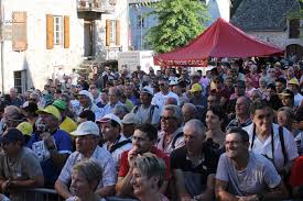 Bernard tapie et sa femme dominique agressés : Cantal Cyclisme Romain Bardet Et Warren Barguil Presents Au Criterium De Marcoles Actu Cantal