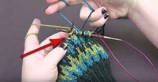 Multi color knitting means lots of little bobbins of yarn to get really tangled. This Technique For Knitting In Multiple Colors Is A Game Changer Crafty House