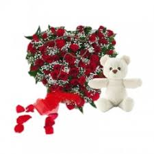 Il mazzo di rose rosse è uno dei bouquet floreali più apprezzati dagli innamorati. Cuori Di Rose Cuori Di Fiori L Artefiori Fiori On Line Roma