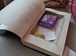 Doch jetzt weiß ich nicht was ich da rein schreiben soll. Diy Buch Mit Geheimfach Basteln Einfach Selbermachen