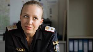 She starred in the film september, which was screened in the un certain regard section at the 2003 cannes film festival. Star Portrat Nina Proll Tv Goldene Kamera