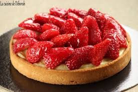 Tarte Aux Fraises Creme Patissiere A La Rhubarbe La Cuisine De Deborah Tarte Aux Fraises Recette Tarte Aux Fraises Tarte Creme Patissiere