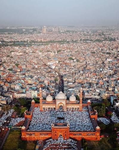 Chauburja Mosque on Kamla Nehru Ridge in Delhi