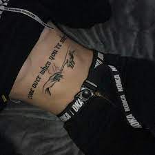 (colloquial) si te vuelvo a cachar viéndome la nalga, te voy a reportar. RiiteyaeÑ•t Hapsdag Tatuaje Grunge Tatuajes Femeninos Tatuajes Intimos