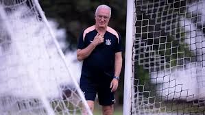 "Dorival não cai mesmo com derrota para o Flamengo", diz Carlos Cereto