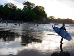 Viral, beredar sebuah video pantai batu karas disesaki wisatawan. Pantai Batu Karas Pantai Tenang Incaran Para Surfer Indonesia Kaya