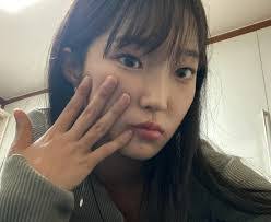 Yunha Kim's Instagram, Twitter & Facebook