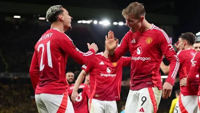 Man Utd outcast makes transfer decision after two offers - Yahoo Sports