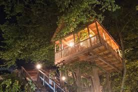 Casa sull'albero is composed of two attractive and modern villas overlooking lake como, surrounded by a 3.000 square metre secular park. Casa Sull Albero Dove Dormire Una Notte Tra I Rami In Italia Ed Estero