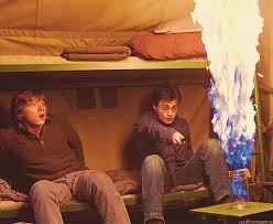 Questa voce elenca tutti i principali incantesimi utilizzati e menzionati nella saga letteraria di harry potter e nei film e videogiochi ad essa correlati. Book Of Spells Incendio Harry Potter Amino