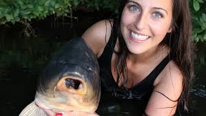 Claudia Darga präsentiert Kalender für 2017