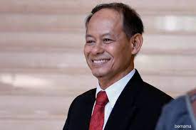 Former macc chief datuk seri mohd shukri abdull provides more background information about his departure from the macc on saturday. Former Macc Deputy Shukri Abdull Will Be New Anti Graft Chief The Edge Markets