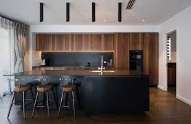 Recent modern design reflects a trend towards midcentury modern furniture, which features bold angles and curves. Stunning Walnut And Black Kitchen Neo Design Modern Walnut Kitchen Modern Black Kitchen Kitchen Design