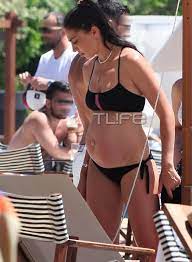 Σῶμα • (sôma) n (genitive σώματος); Olympia Xopsonidoy Sthn Paralia Me Mpikini Foyskwmenh Koilia Alla Teleies Analogies Pics