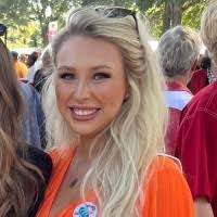 Amanda Stitt's Instagram, Twitter & Facebook