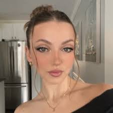 Amanda Conklin's Instagram, Twitter & Facebook