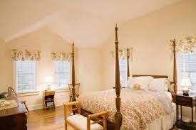 While most bed skirts come in solid colors, you might find prints like stripes or a floral pattern. How To Attach Skirts To Four Poster Beds Ehow Com Four Poster Bed Diy Bed Skirt Bedskirt
