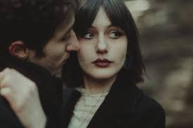 A 20, 30, 40 e 50 anni: cosa cercano le donne negli uomini a seconda  delletà?