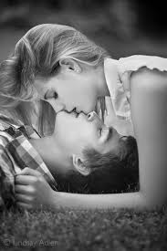 Search, discover and share your favorite kissing gifs. Kissing Silhouette