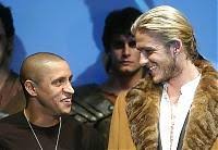 Ha detto addio ai capelli rasati e scuri ed è passato a un caschetto fluente, vaporoso e . Repubblica It Sport Calcio Cina La Federcalcio Ordina Vietate Pettinature Alla Beckham