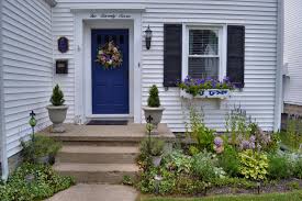 This title was upload at january 4, 2019 upload by sant barbara tim in. Curb Appeal 25 Modest Yet Gorgeous Front Yards And Diy Projects