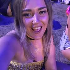 Tara Bedford's Instagram, Twitter & Facebook