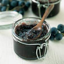 1 l mosto di uva, 100 gr amido mais, a piacere chiodi di garofano, a piacere granella di nocciole/noci/mandorle, a piacere cannella. Mostarda Uva Uva Come Fare La Mostarda Di Uva