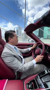 Thái Không: Chiếc Xe Porsche và Sự Nghiệp Thành Công