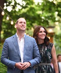 Am montag war prinz william mit königin elisabeth ii. Kate Middleton And Prince William Spotted Gazing Lovingly Into Each Other S Eyes As They Enjoy Glitzy Reception In Berlin