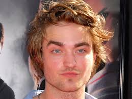 Pattinson, hufflepuff'un en gözde öğrencilerindendi ve on yıl sonra bile (gerçekten bu kadar uzun. Robert Pattinson Gatecrashed A Harry Potter Premiere After Day Drinking