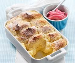 Salzburger Nockerln Mit Rhabarberkompott Rezept Osterreich Essen Dessert Ideen Lebensmittel Essen