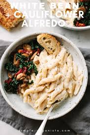 Creamy Vegan Alfredo Sauce Recipe Made With Cauliflower And High Protein White Beans Is So Easy Vegan Alfredo Protein Pasta Recipes High Protein Vegan Recipes