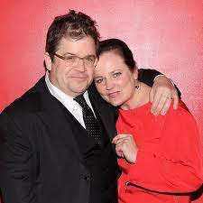 How did michelle mcnamara die? Patton Oswalt S Late Wife Michelle Mcnamara Solved A Crime In A New Book He Celebrated With An Emotional Visit To Her Grave