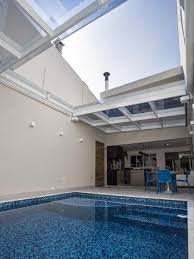 A tendência tem surgido, cada dia mais, em todos os estilos de decoração, das clássicas às minimalistas e para ajudar você a entender como pintar o teto de. Cobertura De Vidro Abre E Fecha Enkoberta