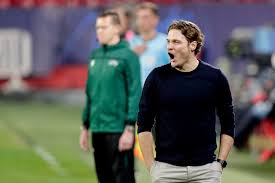 Meet edin terzic, the acolyte of jürgen klopp and slaven bilic tasked with making jadon sancho soar. Edin Terzic Makes Promise To Borussia Dortmund Fans Ahead Of The Derby