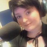 Stephanie Cipolla (@PawsiePawz)